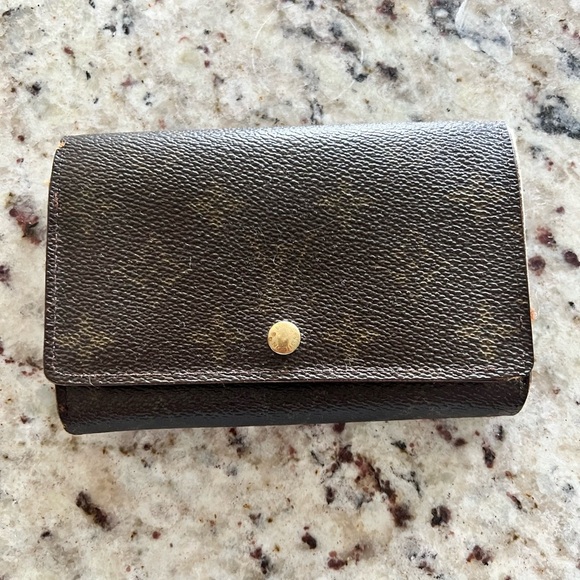 Louis Vuitton Wallet - Picture 1 of 9